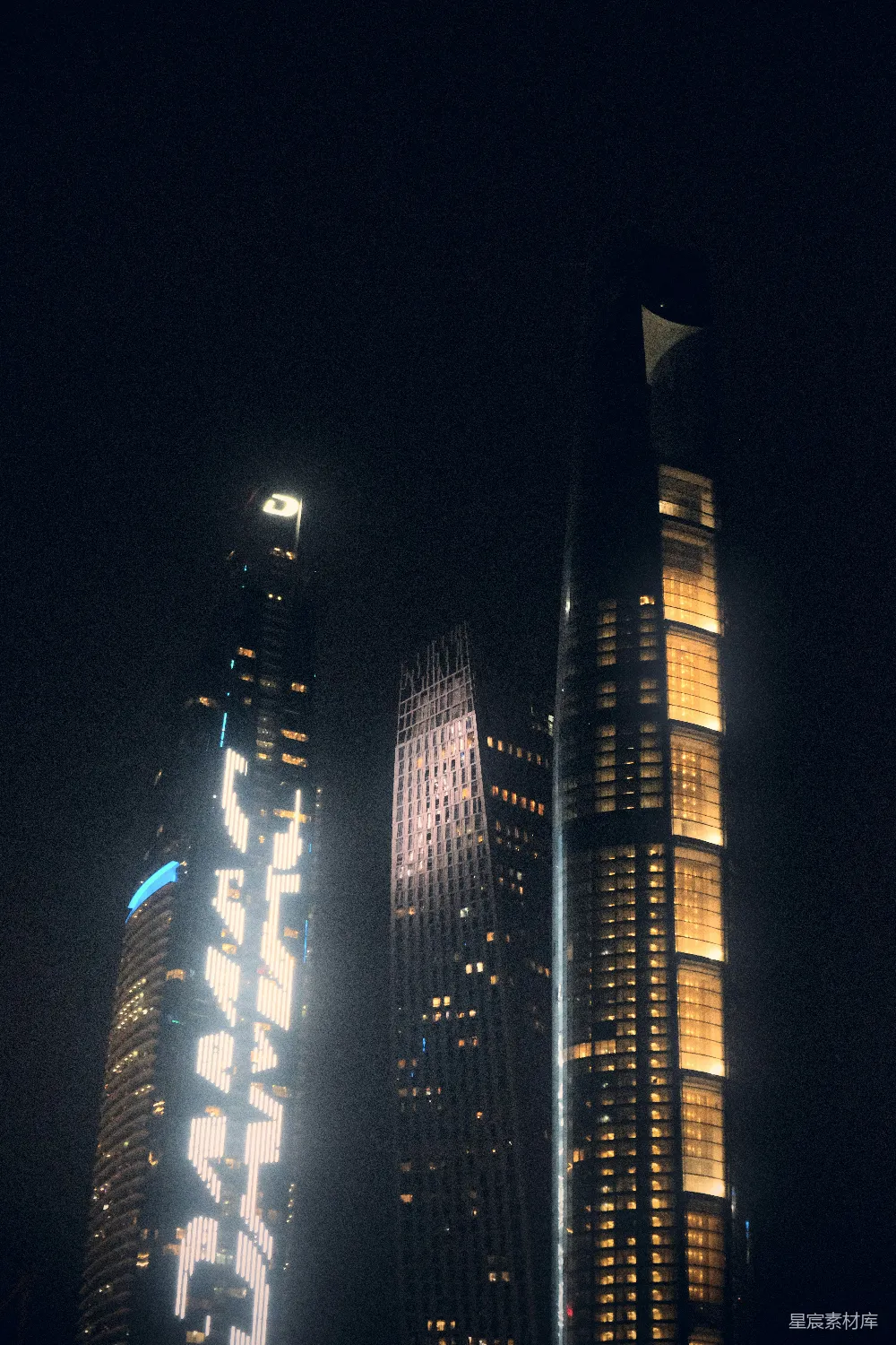 高清摄影 夜景 城市 建筑 现代 夜色 夜色中的摩天大楼