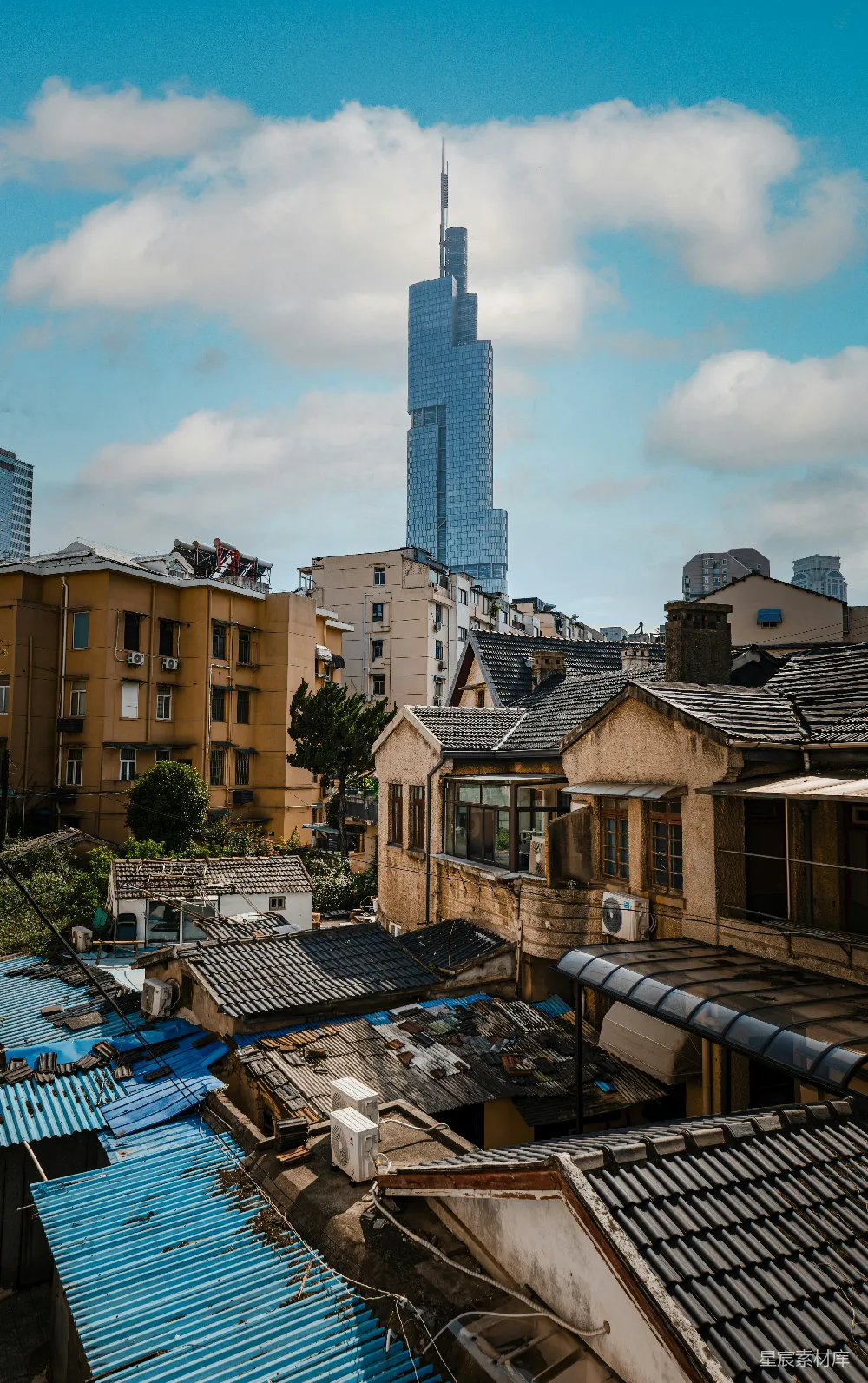 高清摄影 城市 建筑 对比 现代 怀旧 城市旧与新