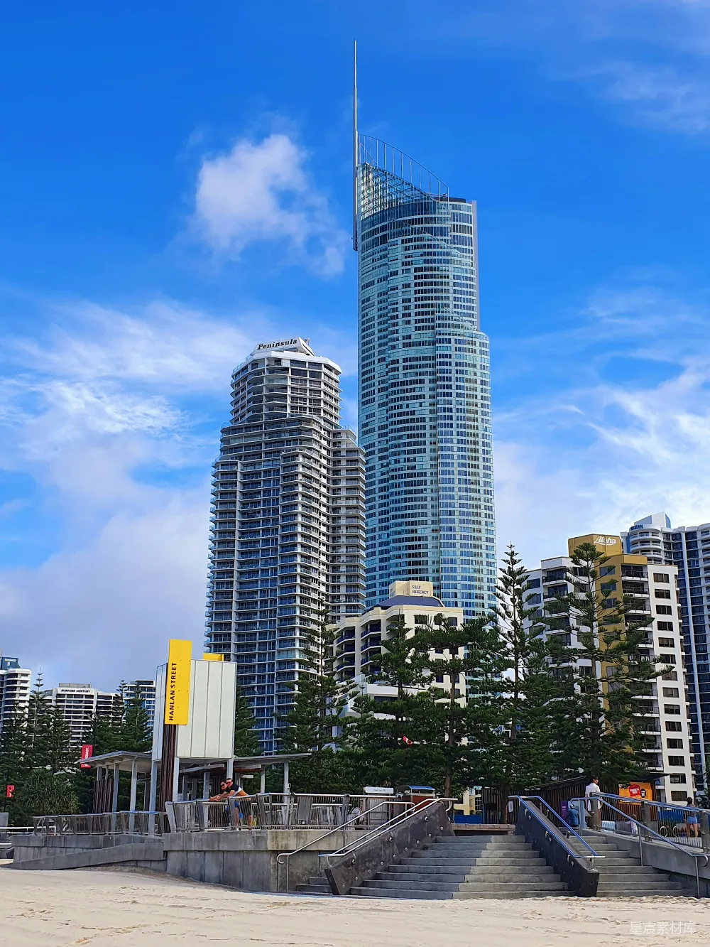 高清摄影 摩天大楼 海滩 现代建筑 城市景观 旅游 海滩边的摩天大楼