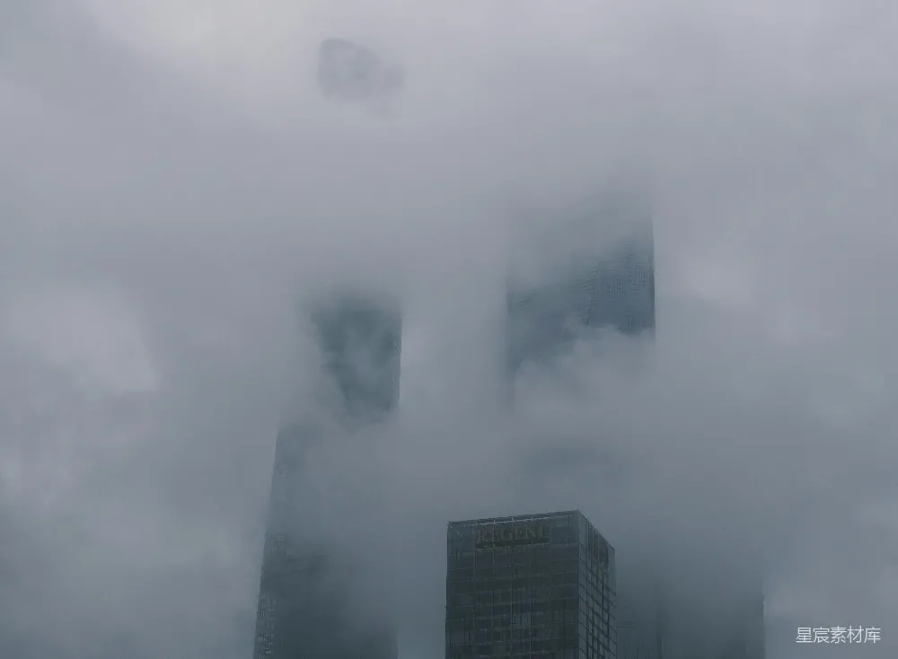 高清摄影 城市 现代建筑 天气 景观 都市 雾中摩天大楼