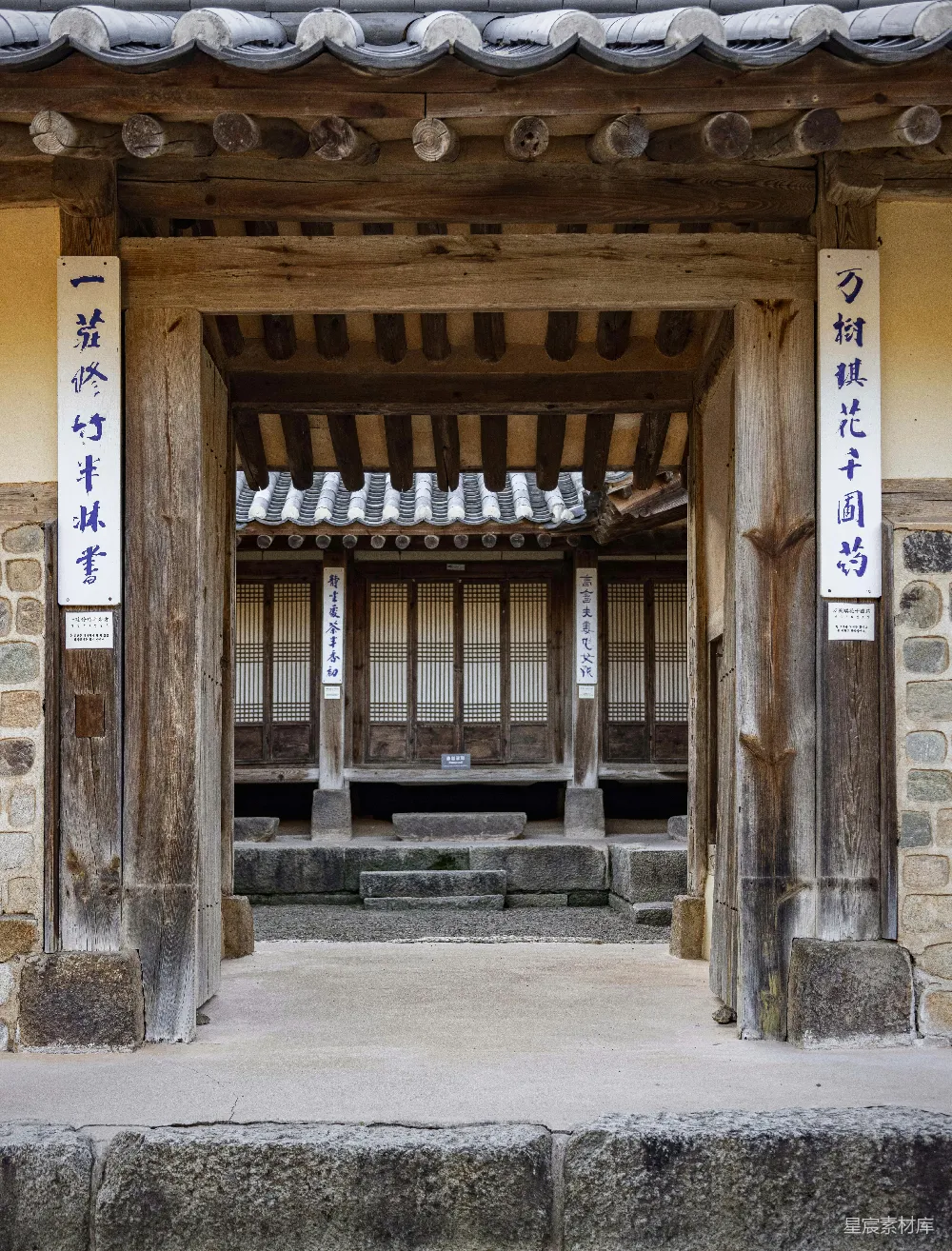 高清摄影 传统建筑 木质结构 古风 建筑细节 户外场景 传统木质门廊