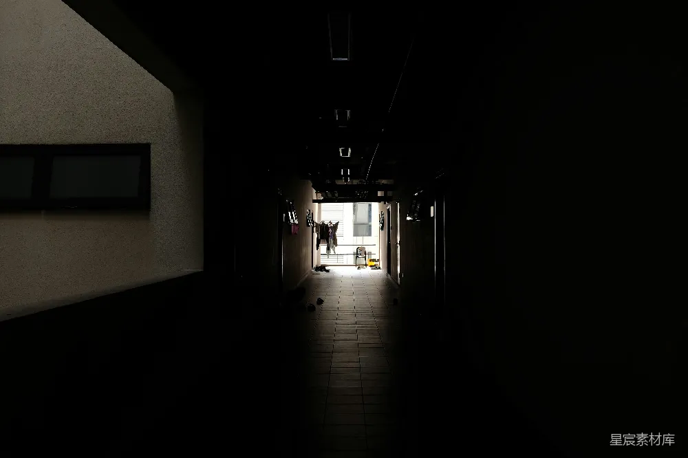 高清摄影 走廊 昏暗 废弃 恐怖 阴森 昏暗走廊