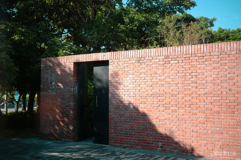 高清摄影 红砖墙 建筑 户外 自然 宁静 红砖建筑的宁静角落