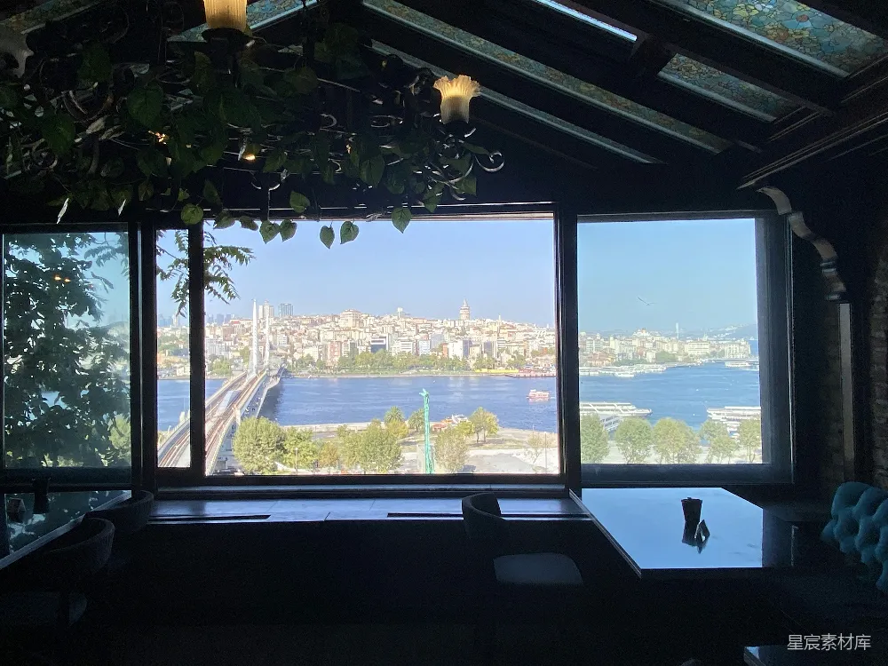 高清摄影 伊斯坦布尔 城市景观 旅游 建筑 自然 伊斯坦布尔的城市天际线与博斯普鲁斯海峡