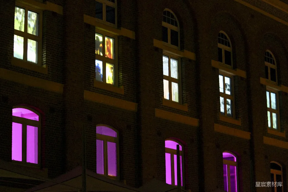 高清摄影 建筑 夜晚 光影艺术 砖墙 艺术 夜晚砖墙建筑的光影艺术