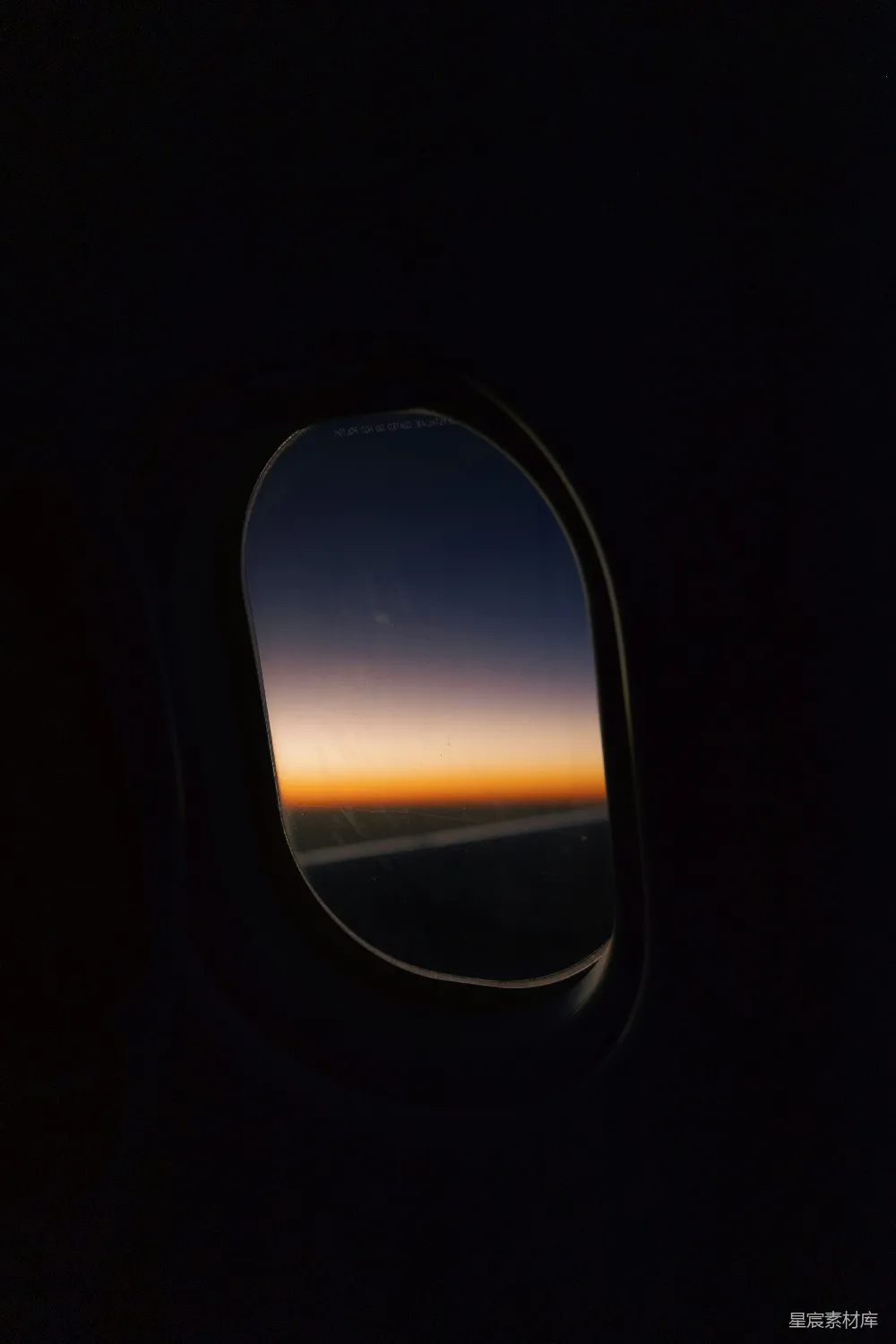 高清摄影 飞机 窗外 落日 旅行 宁静 飞机窗外的落日余晖