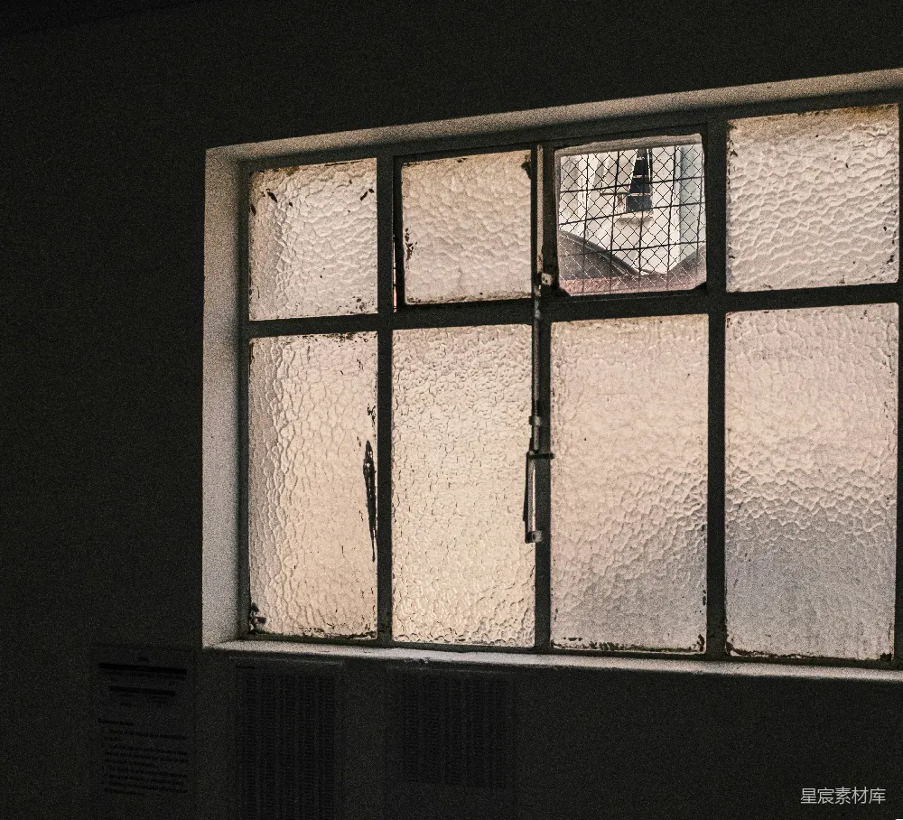 高清摄影 窗户 昏暗 复古 建筑 冷色调 昏暗的窗户