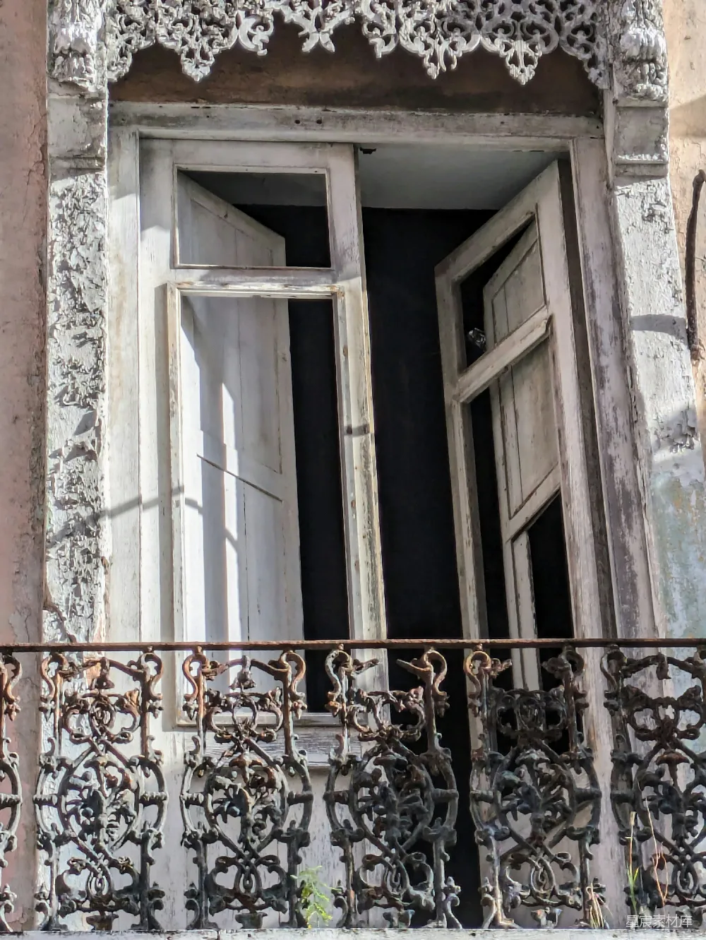 高清摄影 复古 窗户 建筑 铁艺 历史 复古建筑的窗户