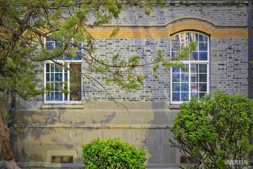 高清摄影 建筑 自然 窗户 砖墙 城市 古朴建筑与自然美景