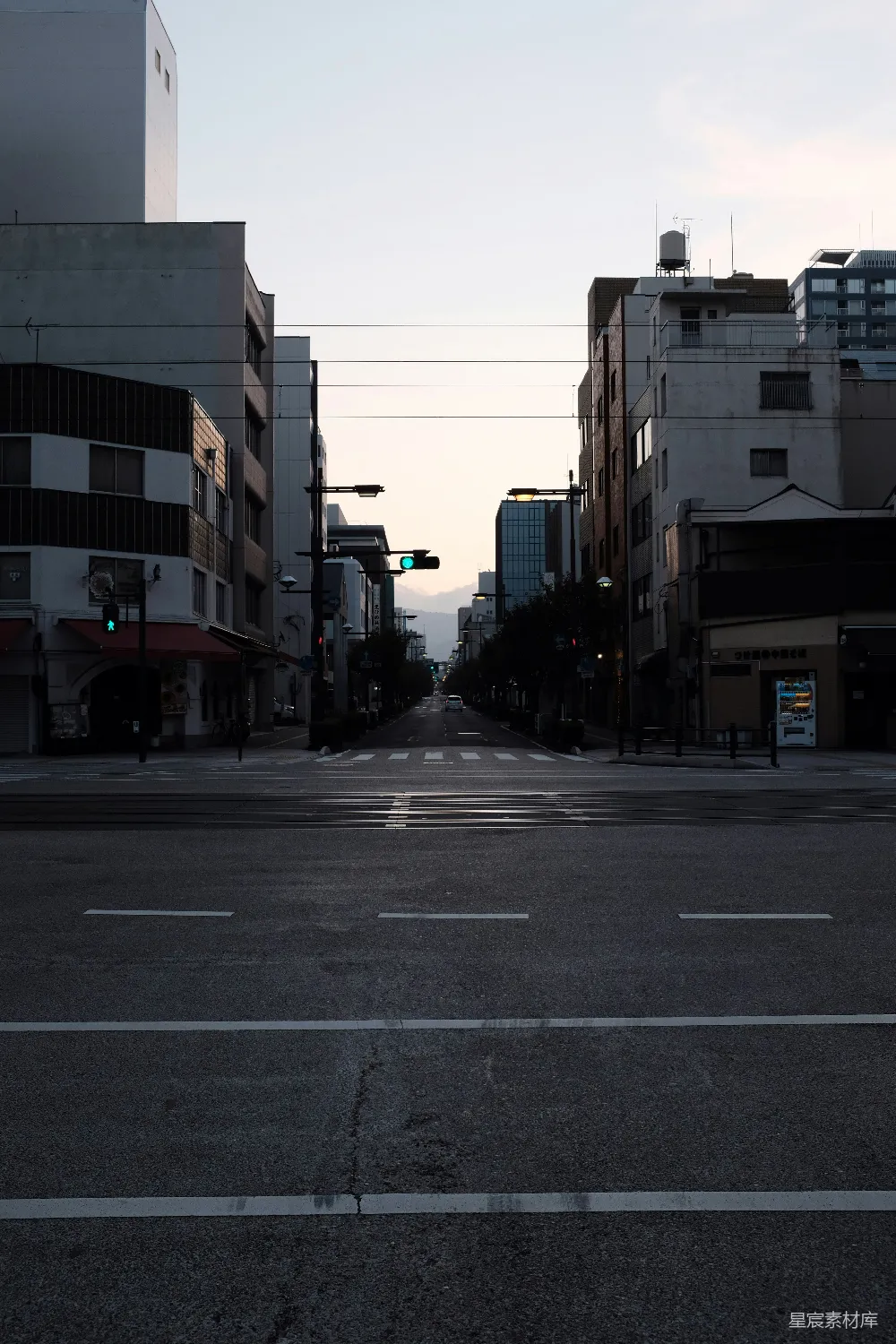高清摄影 城市 清晨 街道 宁静 日出 清晨的静谧街道