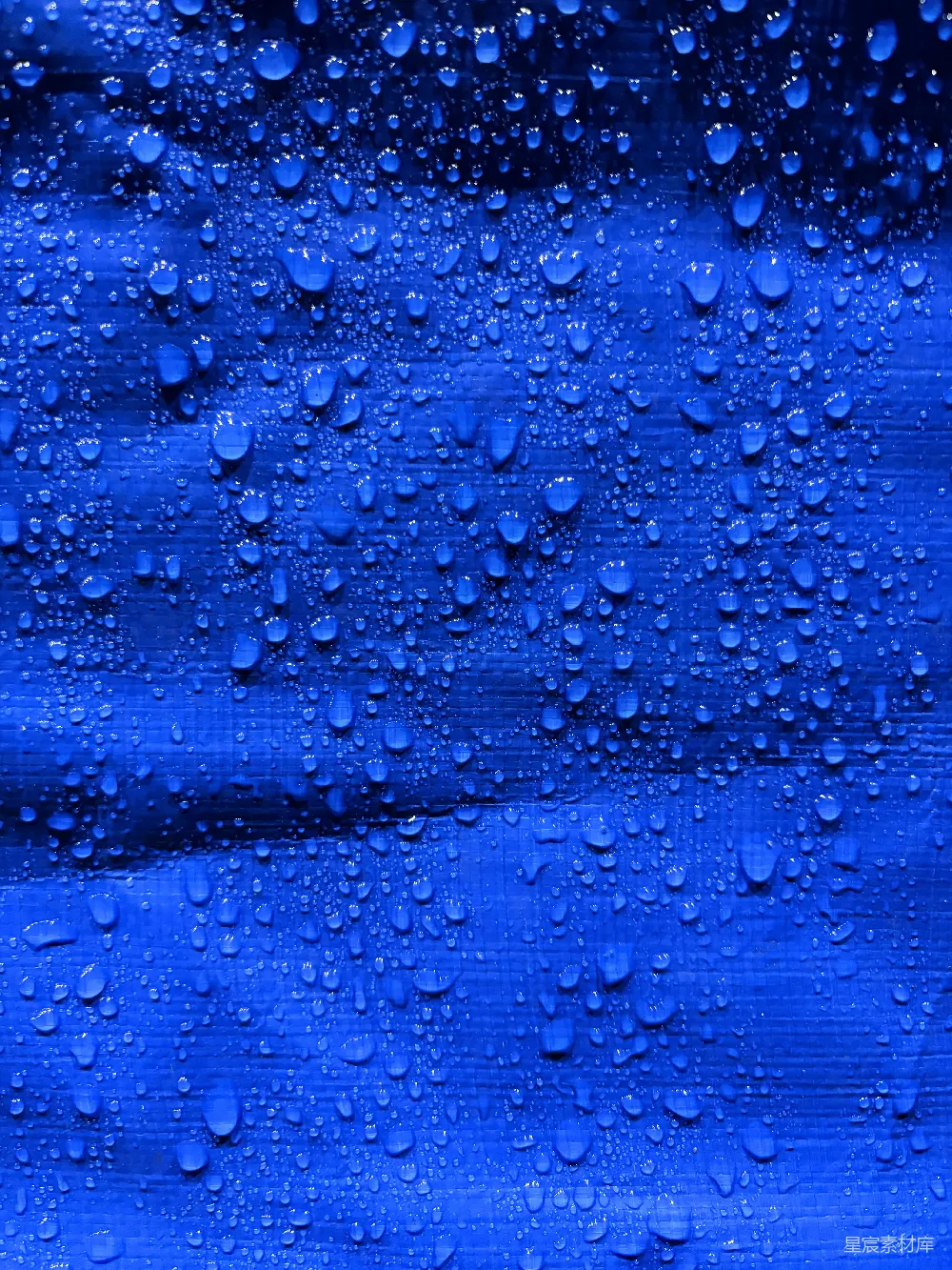 高清摄影 蓝色 水滴 纹理 自然 艺术 蓝色雨滴纹理背景