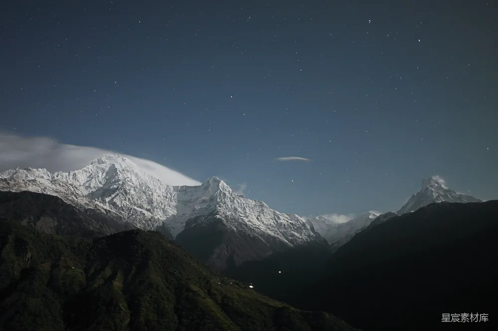 高清摄影 雪山 夜景 自然风光 宁静 风景 夜幕下的雪山