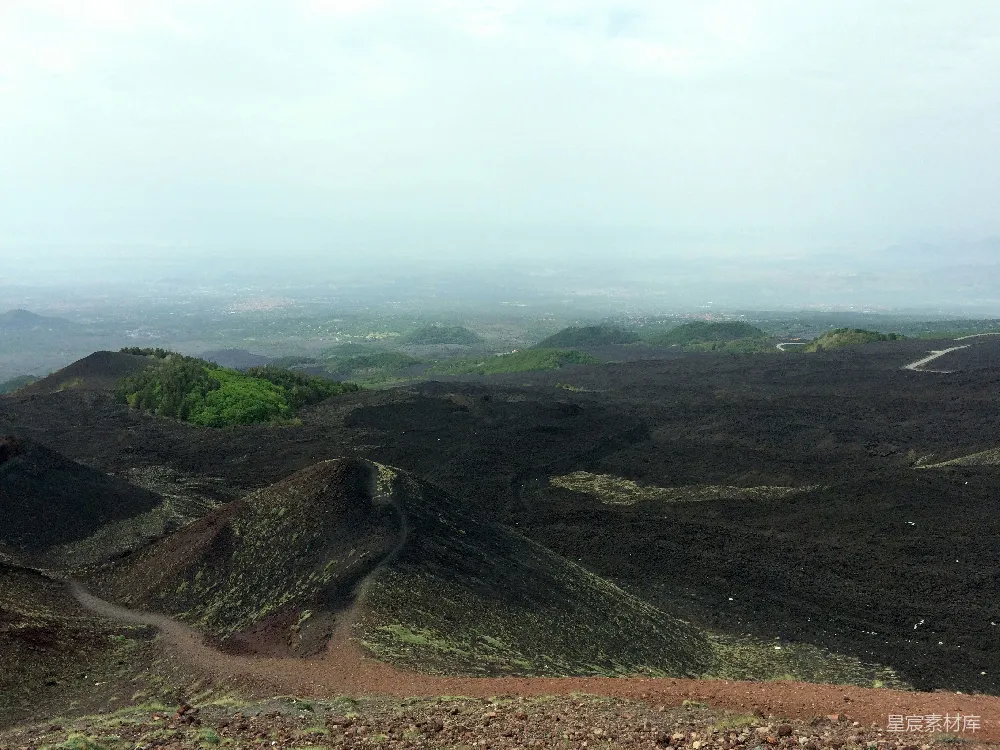 高清摄影 火山 火山灰 自然风光 地质地貌 户外探险 火山灰覆盖的山地景观