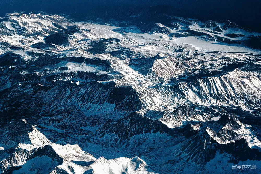 高清摄影 雪山 航拍 自然风光 冬季 山脉 雪山壮丽全景