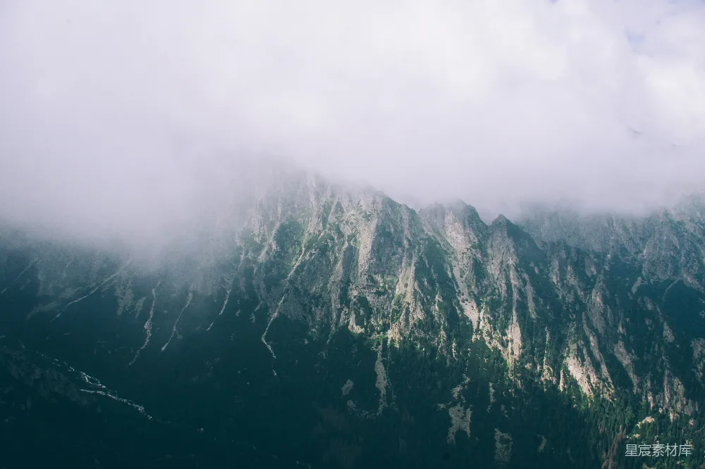 高清摄影 自然风光 山脉 云层 风景照 户外 云雾缭绕的山峰