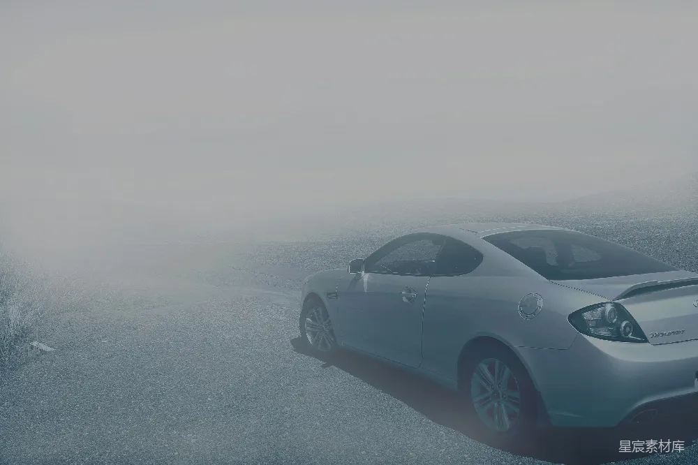 高清摄影 跑车 雾景 静谧 自然 户外 雾中静谧的跑车