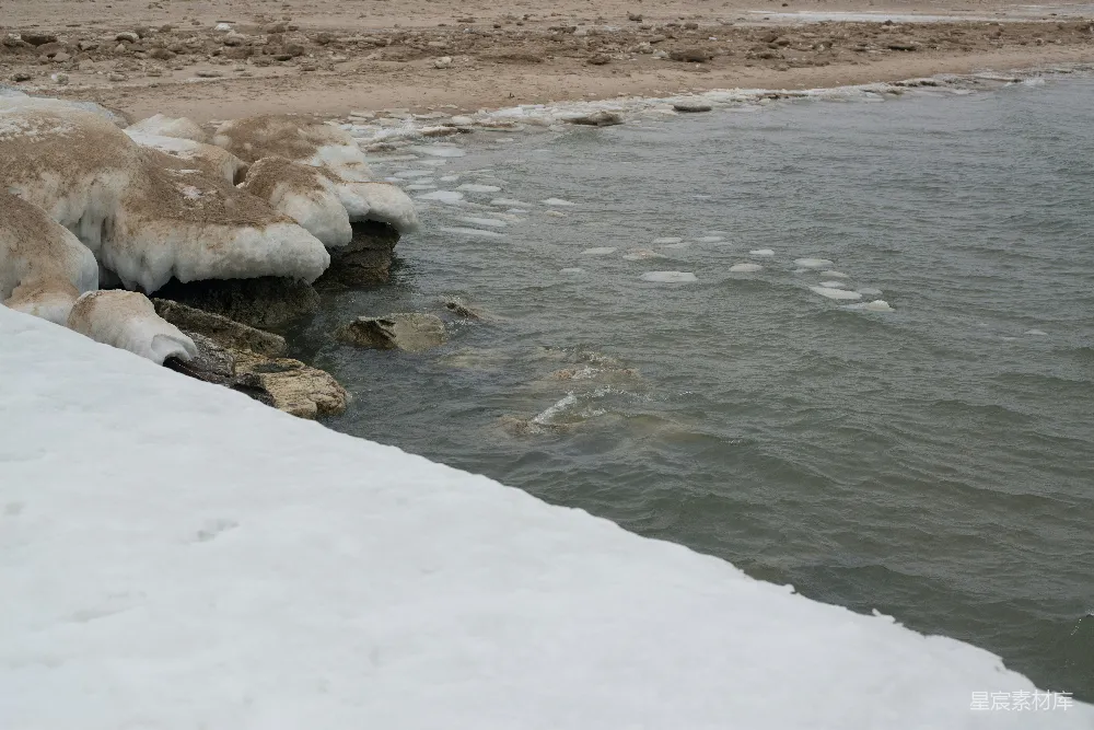 高清摄影 冬季 河流 冰雪 自然风光 寒冷 冬季河岸的冰雪与流水