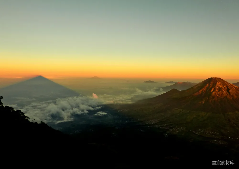 高清摄影 日出 山景 云海 自然风光 清晨 日出时分的山间云海