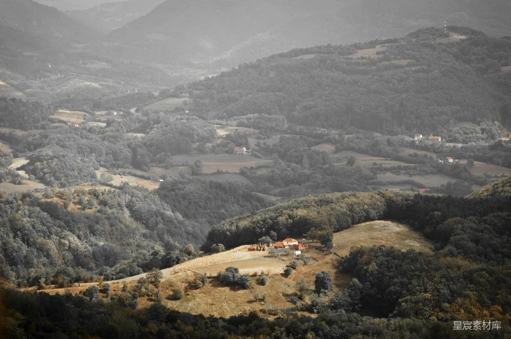 高清摄影 乡村 自然 森林 山景 宁静 山间小屋与森林