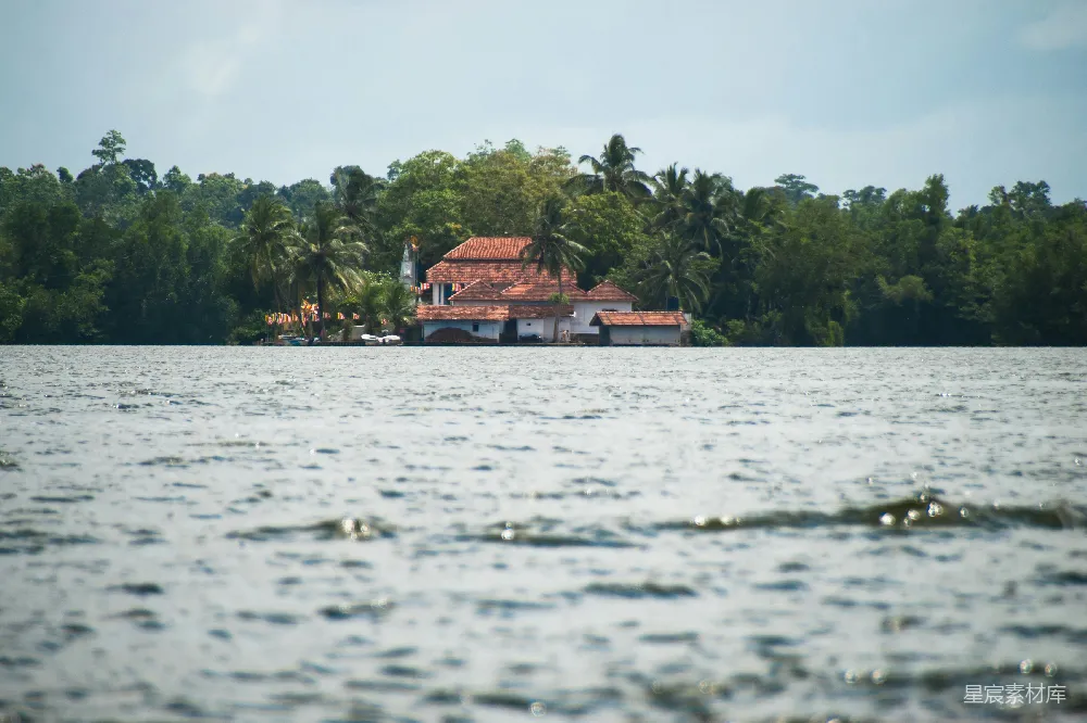 高清摄影 湖泊 自然 宁静 小屋 风景 湖畔的宁静小屋