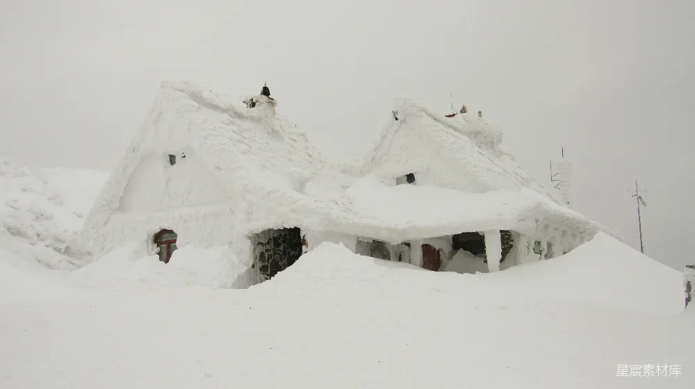 高清摄影 雪景 冬季 房屋 自然景观 乡村 雪中被雪覆盖的房屋