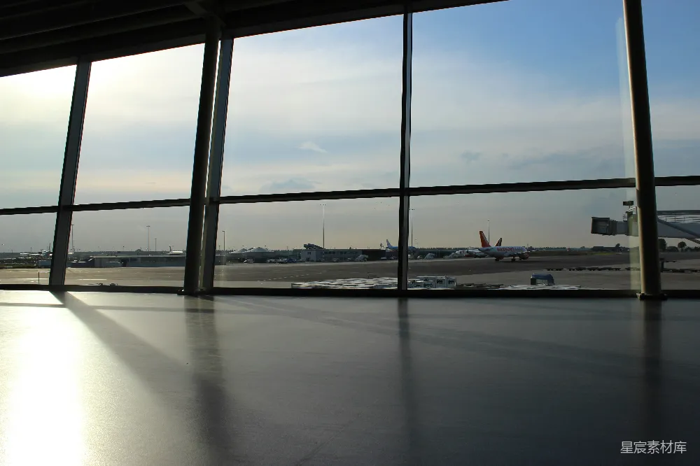高清摄影 机场 候机室 飞机 天空 建筑 机场候机室窗外景色