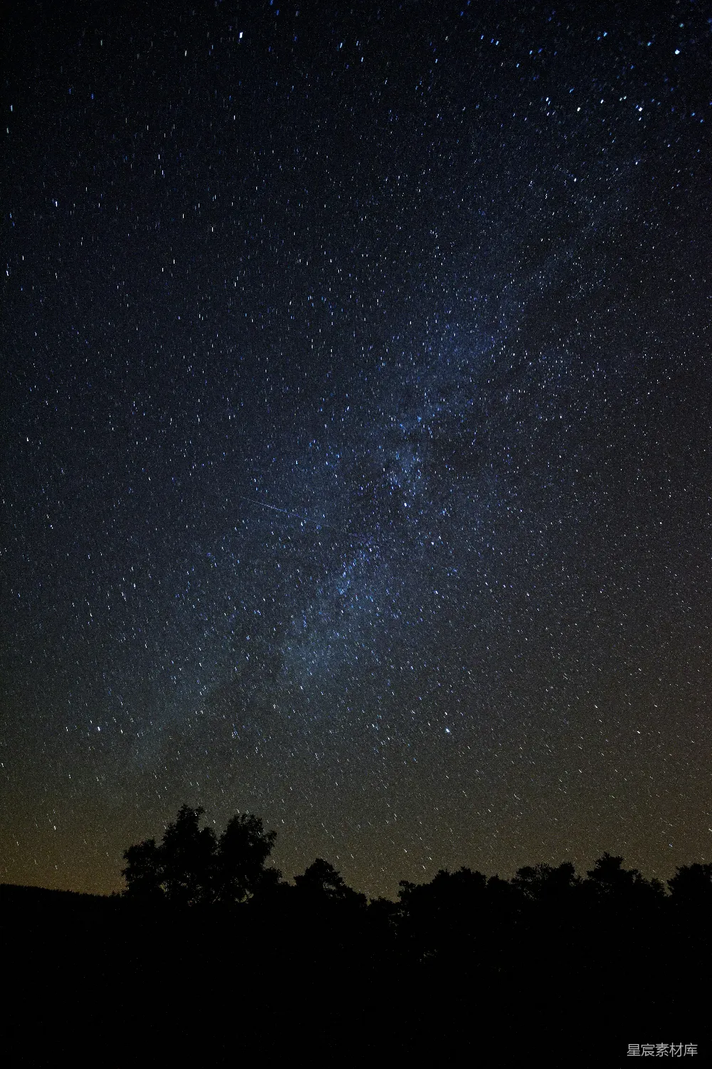 高清摄影 夜空 星星 宁静 自然 摄影 星空下的宁静夜景