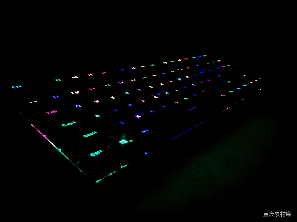高清摄影 键盘 RGB 背光 键盘灯效 科技 RGB背光键盘在黑暗中的光影效果
