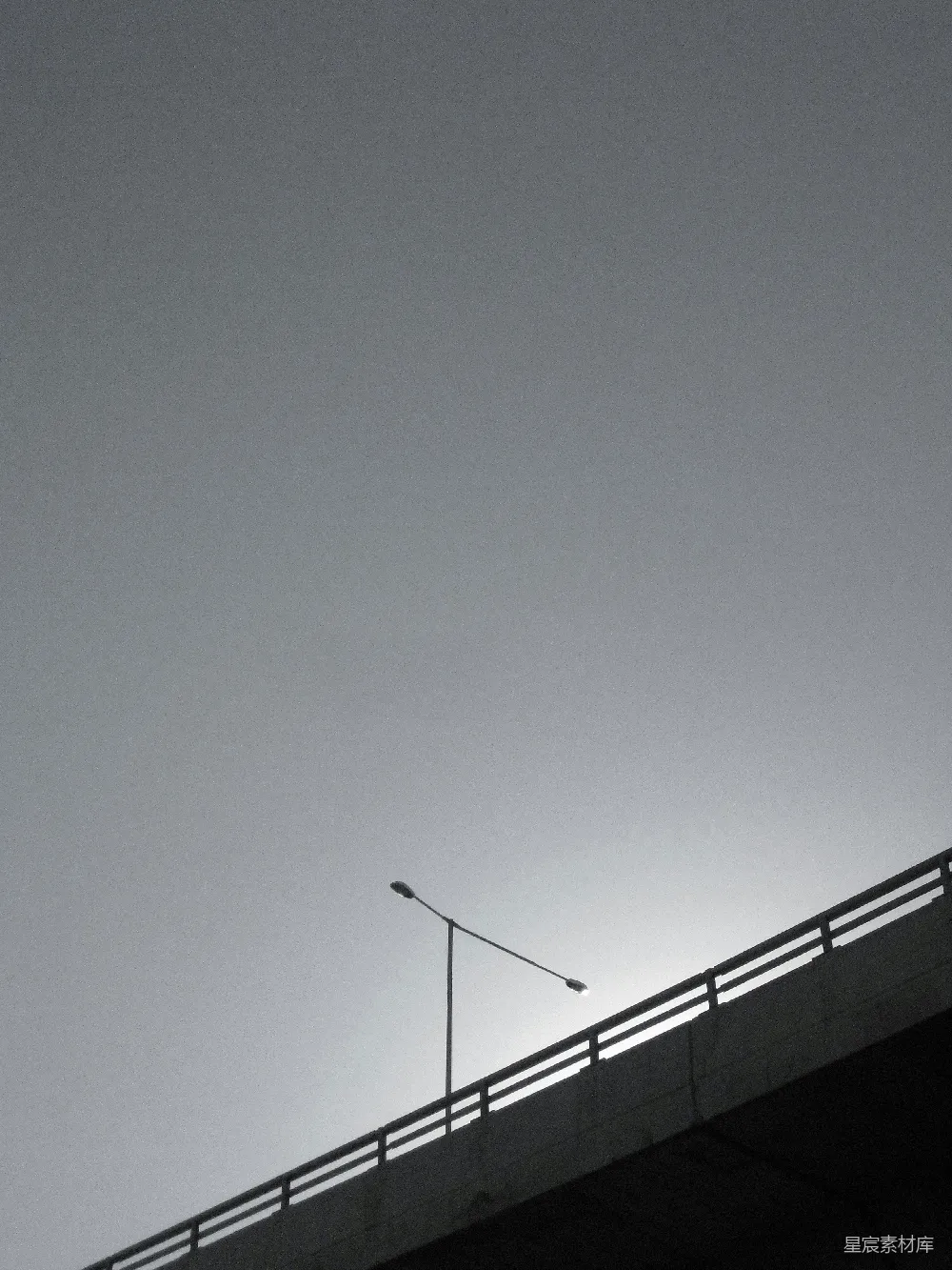 高清摄影 夜晚 孤独 桥梁 城市 宁静 孤独的路灯