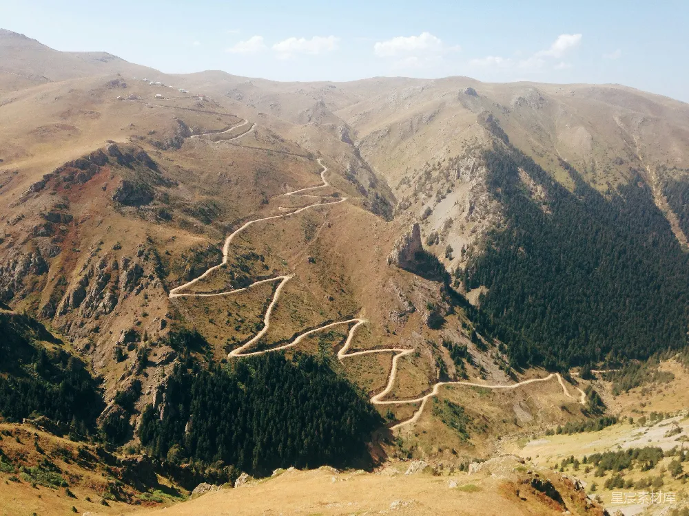 高清摄影 山脉 蜿蜒道路 自然风光 户外探险 风景摄影 蜿蜒山路与山间森林