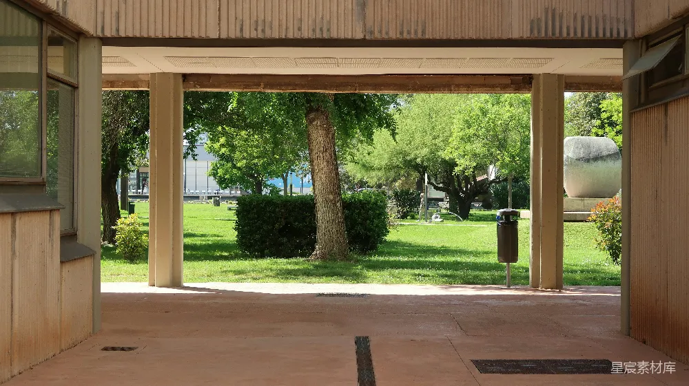 高清摄影 现代建筑 户外花园 城市景观 建筑美学 都市绿意 现代建筑与户外花园