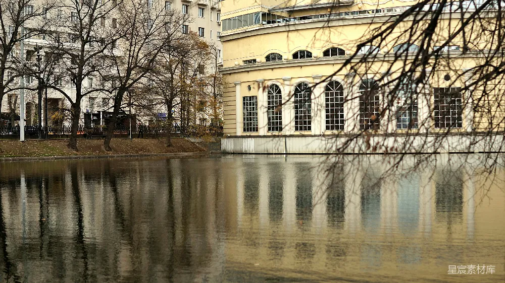 高清摄影 城市 建筑 倒影 自然 宁静 城市湖畔倒影的建筑