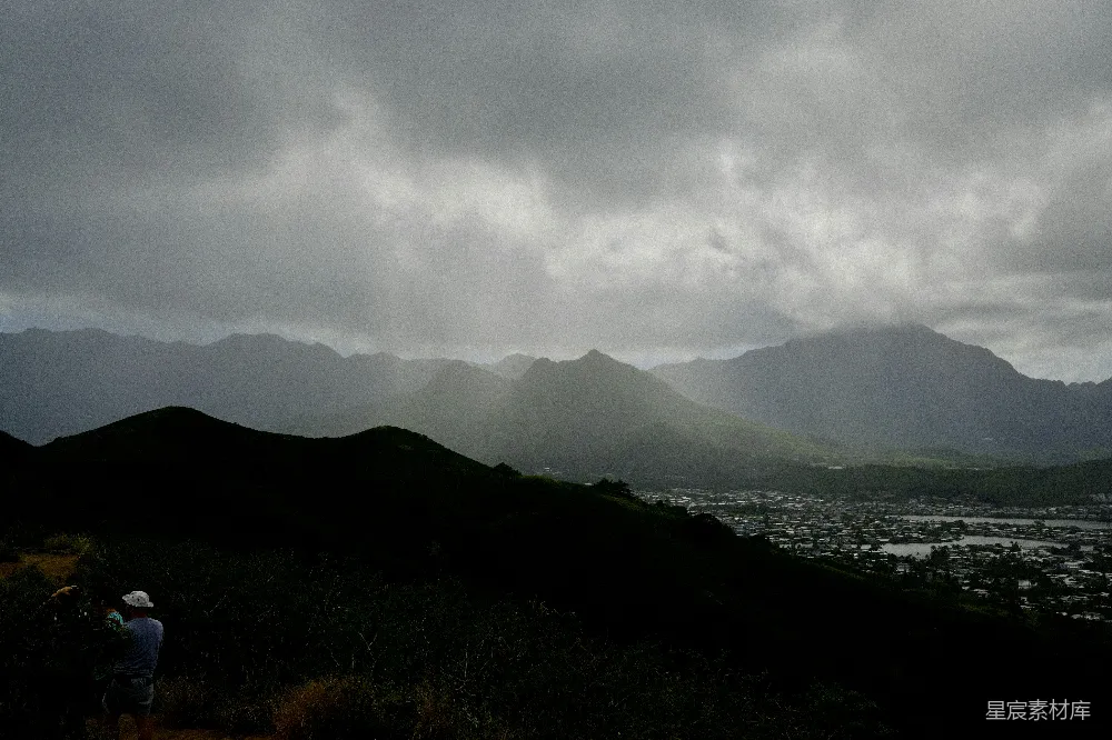 高清摄影 自然风光 城市景观 山地风光 雨雾效果 旅行摄影 山间雨雾中的城市风光
