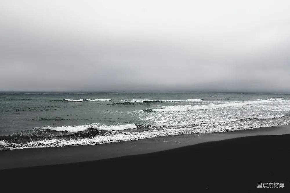 高清摄影 海滩 雾气 波浪 宁静 自然 雾蒙蒙的海滩