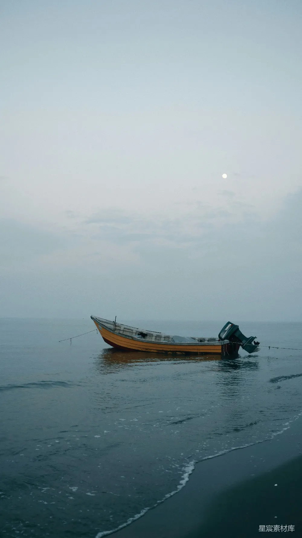 高清摄影 宁静 自然 月光 海洋 孤独 静谧月夜下的渔船