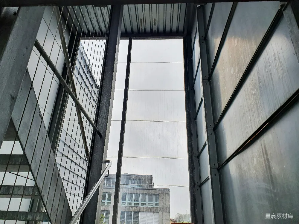 高清摄影 建筑 现代 天井 几何线条 城市 现代建筑中的天井视角