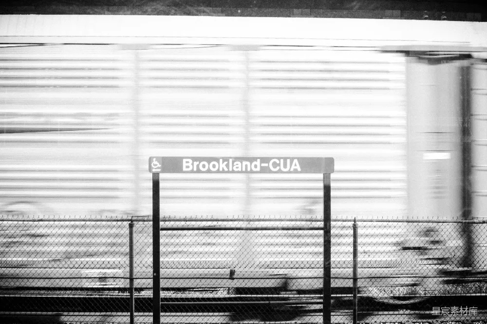 高清摄影 黑白摄影 城市风景 交通工具 现代都市 日常场景 Brookland-CUA站台的火车