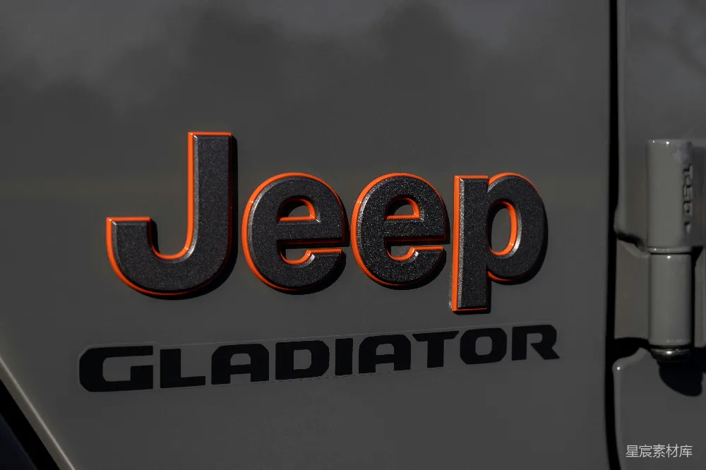 高清摄影 Jeep 汽车品牌 越野车 车标 户外 Jeep Gladiator车标特写