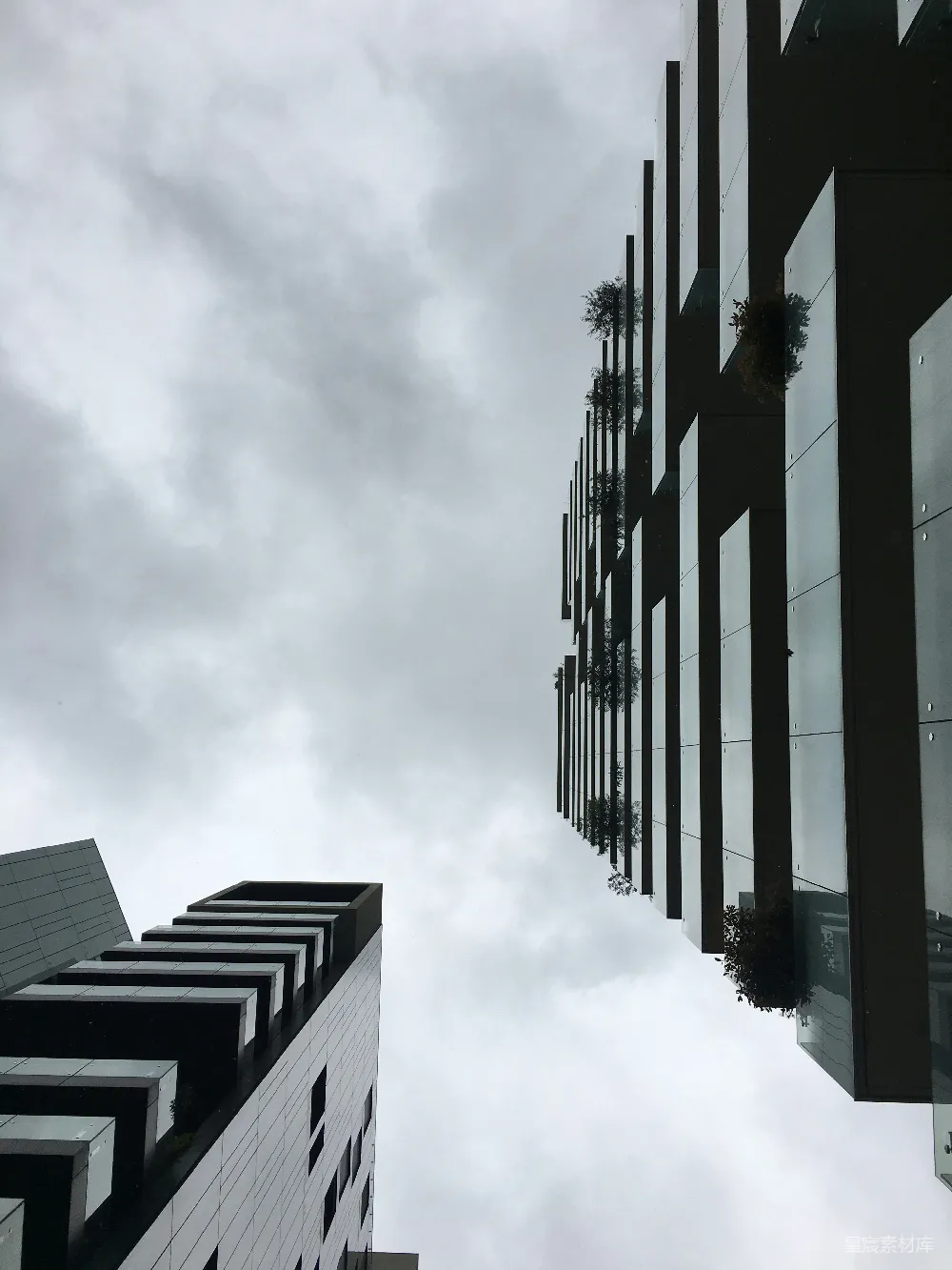 高清摄影 建筑 现代 云层 城市 设计 现代建筑与云层
