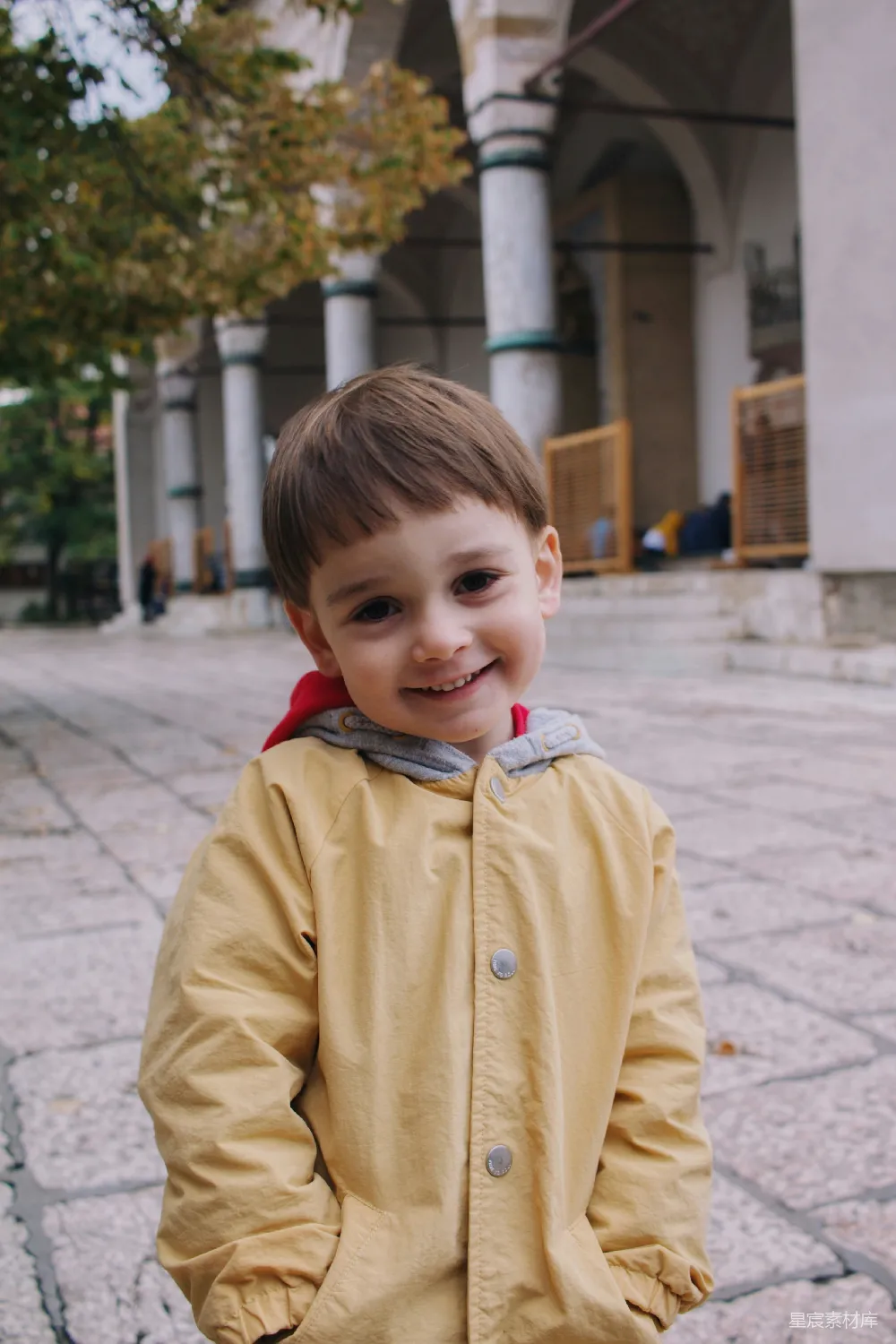 高清摄影 儿童 微笑 户外 快乐 童年 阳光下的小男孩微笑