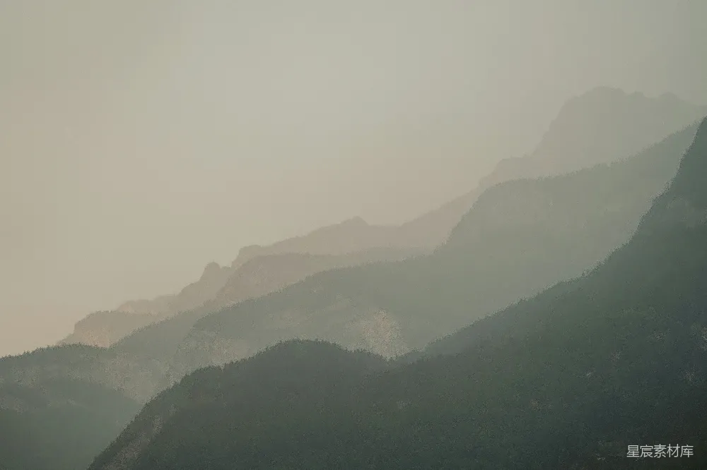 高清摄影 山峦 雾气 自然 宁静 风景 朦胧山峦