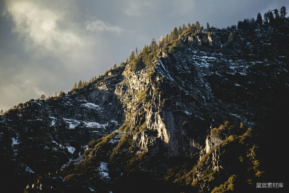 高清摄影 山峰 雪景 自然风光 冬季 静谧 冬日山峰的静谧之美