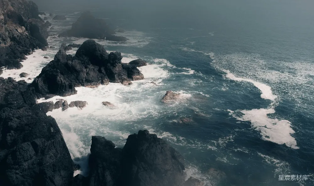 高清摄影 海岸线 岩石 波浪 自然风光 航拍 海岸线上的岩石与波浪