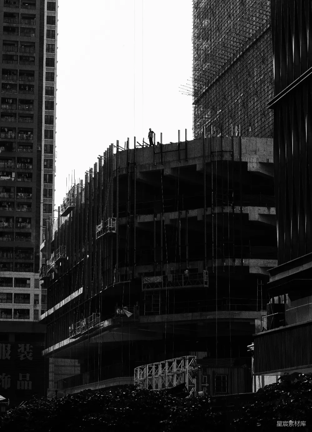 高清摄影 城市 建筑 工人 黑白 现代 城市建筑工地的剪影