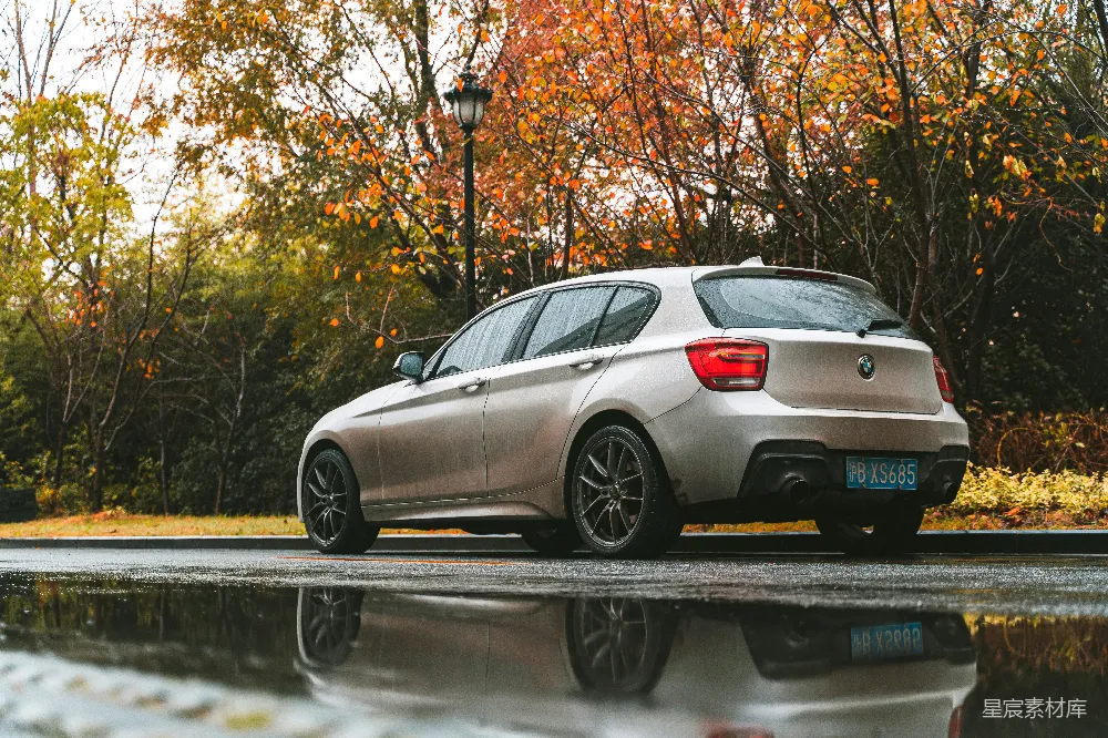 高清摄影 汽车 秋景 雨后 银色 宝马 秋日雨后银色BMW