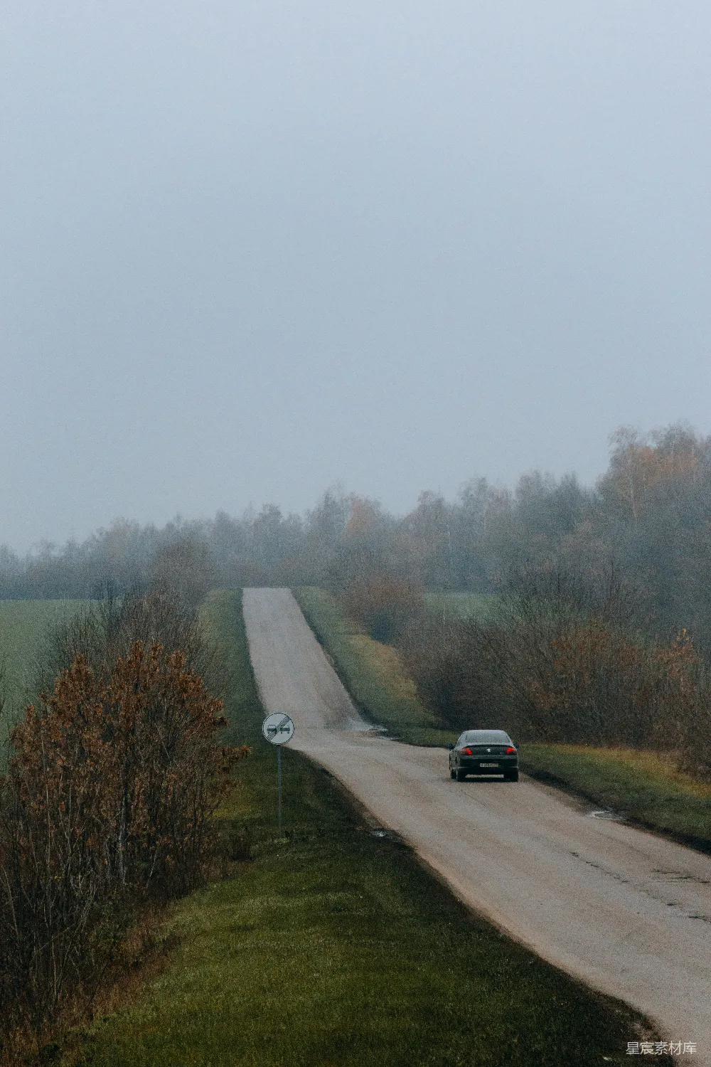高清摄影 乡村 道路 雾气 旅行 风景 雾中乡间小路