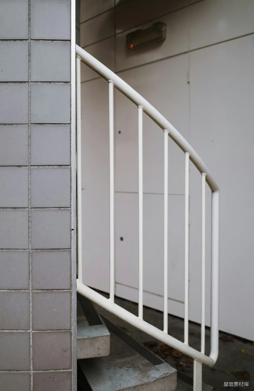 高清摄影 楼梯 建筑 细节 都市 静谧 楼梯角落的静谧