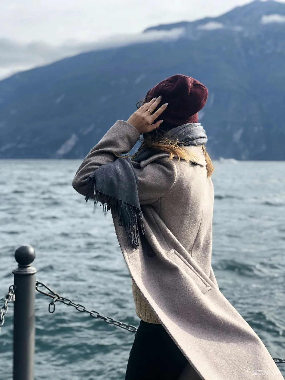 高清摄影 自然风光 冬季穿搭 湖景 背影 旅行 湖畔的背影