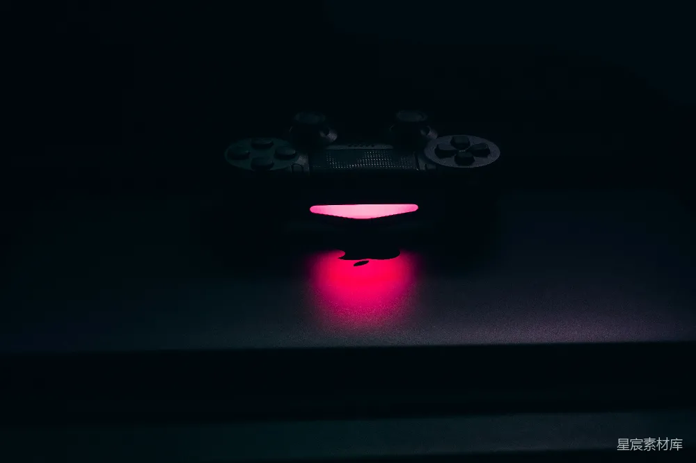 高清摄影 游戏手柄 黑暗 粉色 现代 娱乐 黑暗中的游戏手柄