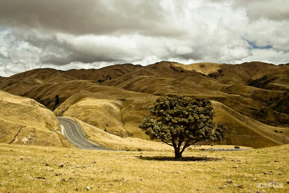 高清摄影 风景 自然 旅行 道路 孤独 孤独的旅者：山丘与道路